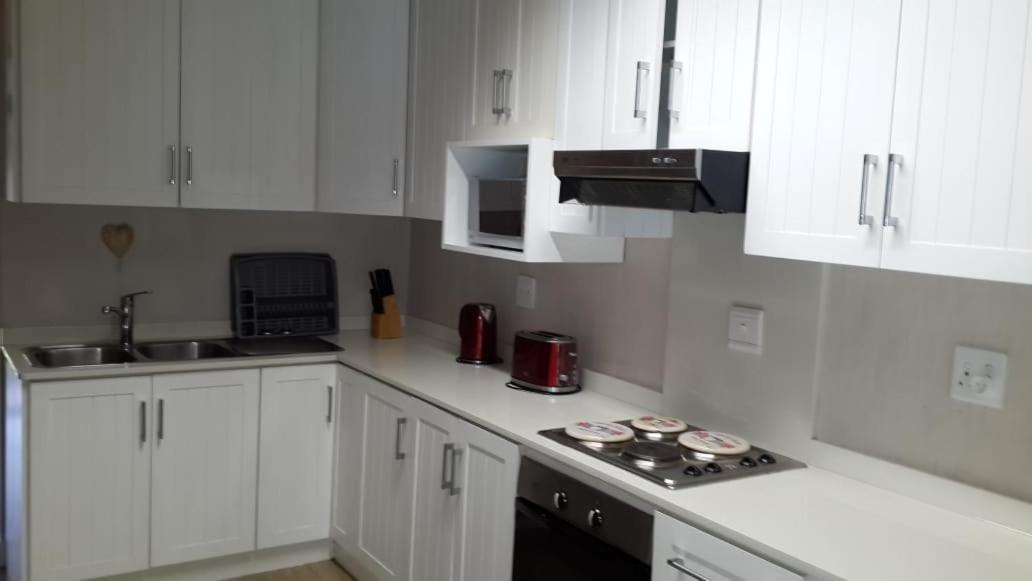 Cabanas Del Mar Amanzimtoti Bagian luar foto
