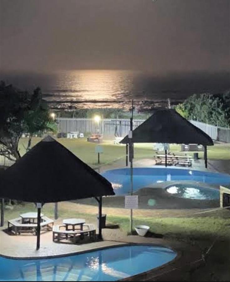 Cabanas Del Mar Amanzimtoti Bagian luar foto