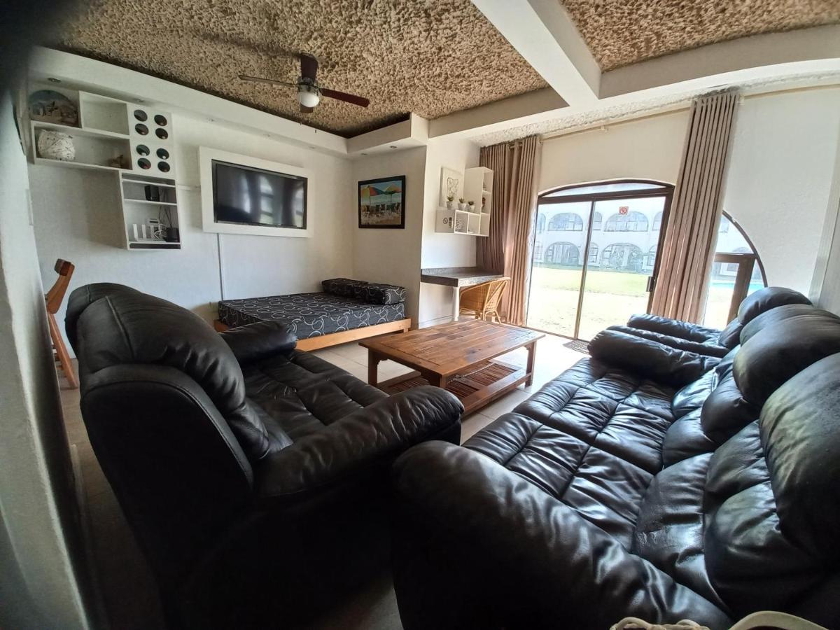 Cabanas Del Mar Amanzimtoti Bagian luar foto