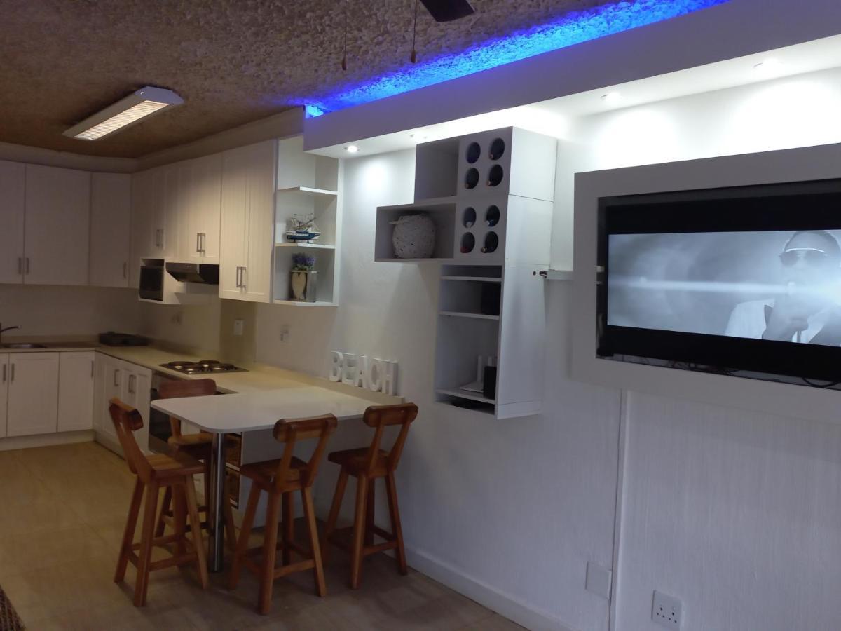 Cabanas Del Mar Amanzimtoti Bagian luar foto