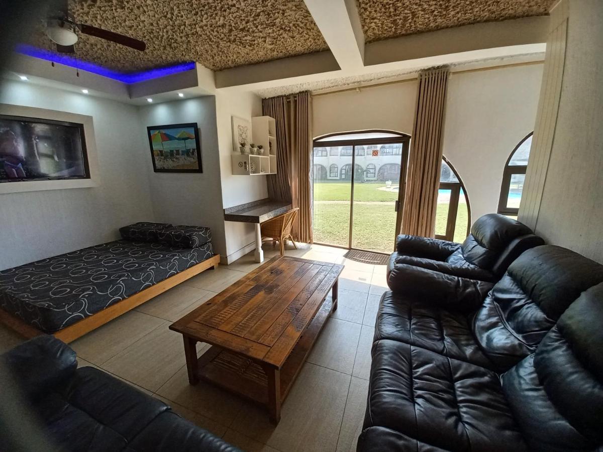 Cabanas Del Mar Amanzimtoti Bagian luar foto