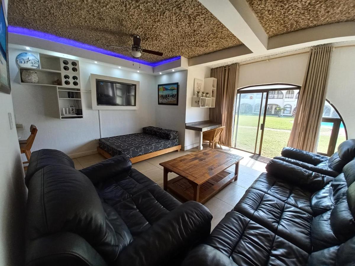 Cabanas Del Mar Amanzimtoti Bagian luar foto